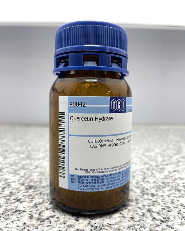 Real photo of TCI reagent bottle P0042 Quercetin Hydrate